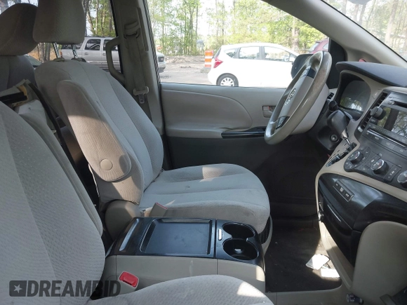 2011 Toyota Sienna LE AAS with VIN 5TDKK3DC5BS074247, listed as a IAAI auction lot 42096751 with 241,555 mi miles. Bid and sale history available at carsss.com. Image 5.