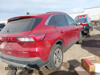 2021 Ford Escape SEL z VIN 1FMCU9H97MUA93909, wystawiony jako IAAI lot #41662567 z przebiegiem 52 327 mil mil oraz . Historia ofert i sprzedaży dostępna na DreamBid. Obrazek 4.