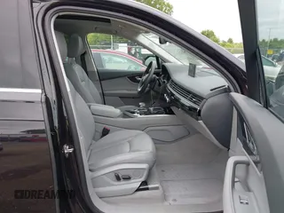 2019 Audi Q7 Premium Plus z VIN WA1LAAF72KD006893, wystawiony jako IAAI lot #42336243 z przebiegiem 61 330 mil mil oraz . Historia ofert i sprzedaży dostępna na DreamBid. Obrazek 5.