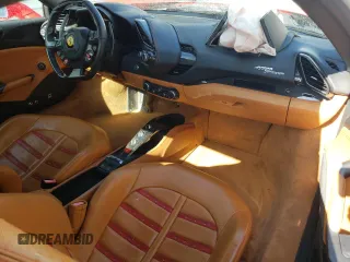 2018 Ferrari 488 z VIN ZFF80AMA1J0229687, wystawiony jako Copart lot #58090934 z przebiegiem Nie podano mil oraz Szkody całkowita. Historia ofert i sprzedaży dostępna na DreamBid. Obrazek 8.