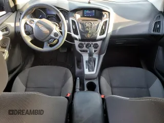 2013 Ford Focus SE z VIN 1FADP3F22DL233878, wystawiony jako Copart lot #52598475 z przebiegiem 131 539 mil mil oraz Szkoda całkowita • Salvage title. Historia ofert i sprzedaży dostępna na DreamBid. Obrazek 8.