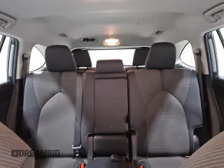 2023 Toyota Highlander L z VIN 5TDKDRAH7PS502727, wystawiony jako Copart lot #59237145 z przebiegiem 41 216 mil mil oraz Czysty tytuł • Clean title. Historia ofert i sprzedaży dostępna na DreamBid. Obrazek 10.