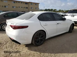 2020 Alfa Romeo Giulia with VIN ZARFAMAN6L7624086, listed as a Copart auction lot 37449973 with 0 mi miles. Bid and sale history available at carsss.com. Image 3.