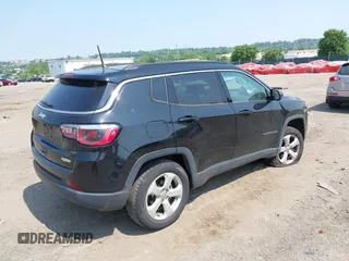 2018 Jeep Compass Latitude with VIN 3C4NJDBB1JT191490, listed as a IAAI auction lot 42429761 with 61,100 mi miles and . Bid and sale history available at DreamBid. Image 4.