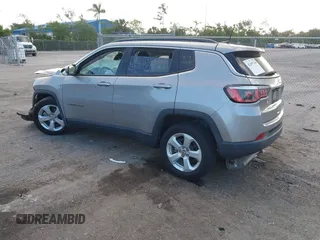 2020 Jeep Compass Altitude z VIN 3C4NJCBB6LT235321, wystawiony jako IAAI lot #42497160 z przebiegiem 25 615 mil mil oraz . Historia ofert i sprzedaży dostępna na DreamBid. Obrazek 3.