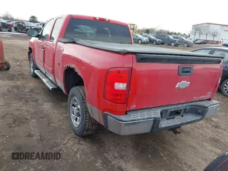 2010 Chevrolet Silverado 1500 LS with VIN 1GCSCREA7AZ201011, listed as a IAAI auction lot 41448280 with 216,623 mi miles. Bid and sale history available at carsss.com. Image 3.