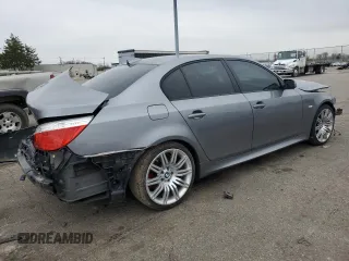 2008 BMW 5 Series 550i z VIN WBANW53598CT54180, wystawiony jako Copart lot #52365055 z przebiegiem 117 343 mil mil oraz Szkoda całkowita • Salvage title. Historia ofert i sprzedaży dostępna na DreamBid. Obrazek 3.