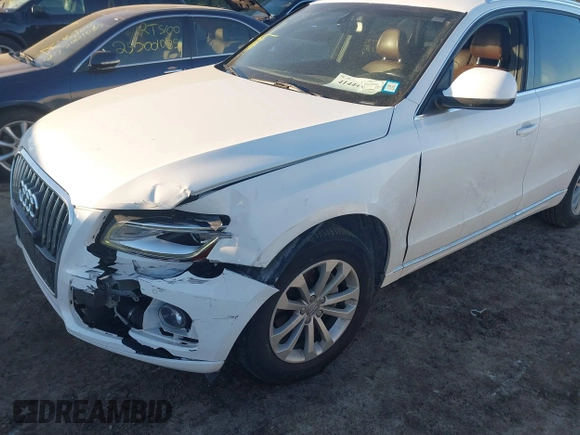 2014 Audi Q5 Premium Plus with VIN WA1LFAFP7EA106060, listed as a IAAI auction lot 41444016 with 106,183 mi miles. Bid and sale history available at carsss.com. Image 6.