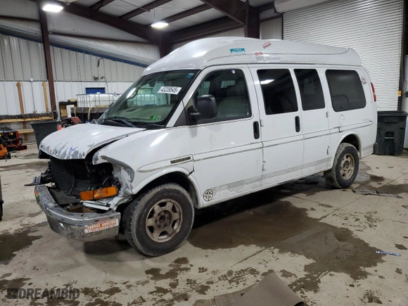2005 GMC Savana Cargo Van YF7 Upfitter with VIN 1GDFG15T351212872, listed as a Copart auction lot 43239545 with 163,499 mi miles and Salvage Title. Bid and sale history available at carsss.com. Image 1.