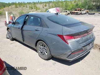 2024 Hyundai Elantra SEL z VIN KMHLM4DG4RU651049, wystawiony jako IAAI lot #42040179 z przebiegiem 37 852 mil mil oraz . Historia ofert i sprzedaży dostępna na DreamBid. Obrazek 3.