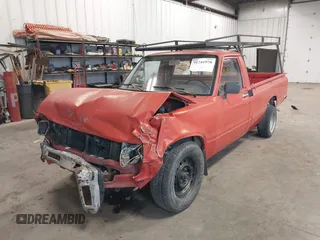 1983 Toyota Pickup z VIN JT4RN44R8D1137485, wystawiony jako IAAI lot #41741970 z przebiegiem 328 446 mil mil oraz . Historia ofert i sprzedaży dostępna na DreamBid. Obrazek 18.