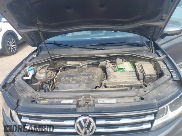 2018 Volkswagen Tiguan SEL z VIN 3VV3B7AX1JM045203, wystawiony jako IAAI lot #42572229 z przebiegiem 104 873 mil mil oraz . Historia ofert i sprzedaży dostępna na DreamBid. Obrazek 10.