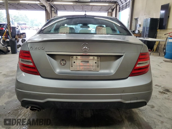 2014 Mercedes-Benz C 250 Sport z VIN WDDGF4HB5EA967155, wystawiony jako Copart lot #58769135 z przebiegiem 103 055 mil mil oraz Czysty tytuł • Clean title. Historia ofert i sprzedaży dostępna na DreamBid. Obrazek 6.