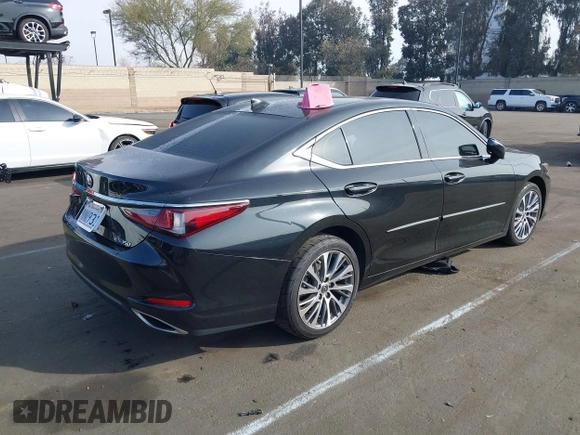 2021 Lexus ES with VIN 58ADZ1B11MU085680, listed as a IAAI auction lot 41447914 with 29,852 mi miles. Bid and sale history available at carsss.com. Image 4.