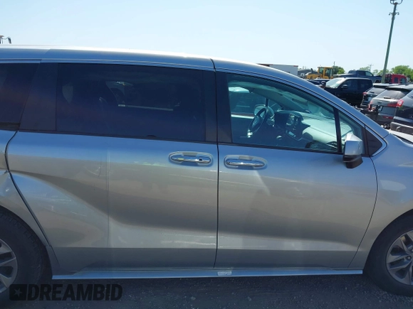 2022 Toyota Sienna XLE with VIN 5TDYRKEC1NS125049, listed as a IAAI auction lot 41984671 with 40,705 mi miles and . Bid and sale history available at DreamBid. Image 14.