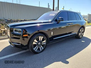 2022 Rolls-Royce Cullinan z VIN IDCO004308ZZ, wystawiony jako Copart lot #64985434 z przebiegiem 23 414 mil mil oraz Czysty tytuł • Clean title. Historia ofert i sprzedaży dostępna na DreamBid. Obrazek 1.