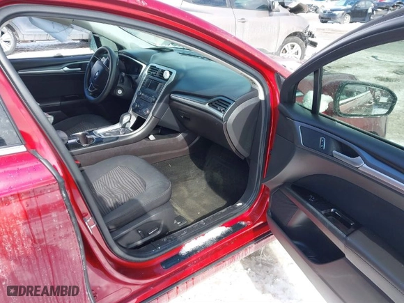 2016 Ford Fusion SE with VIN 3FA6P0H70GR152545, listed as a IAAI auction lot 41640137 with 180,634 mi miles. Bid and sale history available at carsss.com. Image 5.