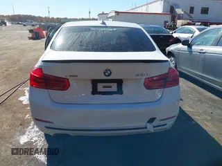 2018 BMW 3 Series 330i xDrive with VIN WBA8D9G54JNU72412, listed as a IAAI auction lot 40660769 with 58,668 mi miles. Bid and sale history available at carsss.com. Image 16.