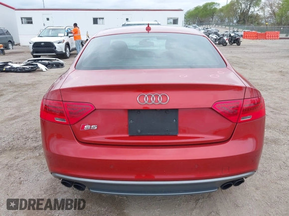 2014 Audi S5 Prestige z VIN WAUVGAFR9EA059415, wystawiony jako IAAI lot #42136897 z przebiegiem 95 667 mil mil oraz . Historia ofert i sprzedaży dostępna na DreamBid. Obrazek 16.