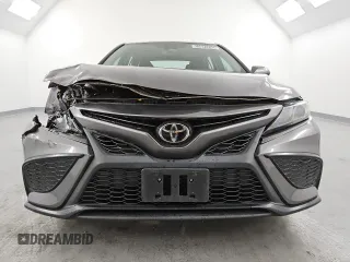 2022 Toyota Camry SE with VIN 4T1T11AK4NU633449, listed as a Copart auction lot 53923245 with 58,810 mi miles and Clean Title. Bid and sale history available at DreamBid. Image 5.