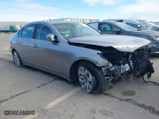 2010 Hyundai Genesis with VIN KMHGC4DEXAU095384, listed as a IAAI auction lot 40389923 with 159,635 mi miles. Bid and sale history available at carsss.com. Image 1.