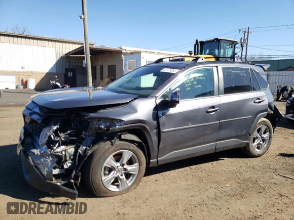 2022 Toyota RAV4 XLE with VIN 2T3P1RFV3NW297819, listed as a Copart auction lot 50376885 with 31,645 mi miles and Salvage Title. Bid and sale history available at carsss.com. Image 1.