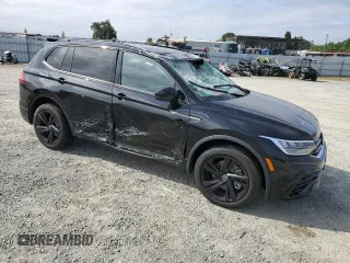 2024 Volkswagen Tiguan SE R-Line Black z VIN 3VVCB7AX8RM072281, wystawiony jako Copart lot #54356745 z przebiegiem 10 562 mil mil oraz Szkoda całkowita • Salvage title. Historia ofert i sprzedaży dostępna na DreamBid. Obrazek 4.