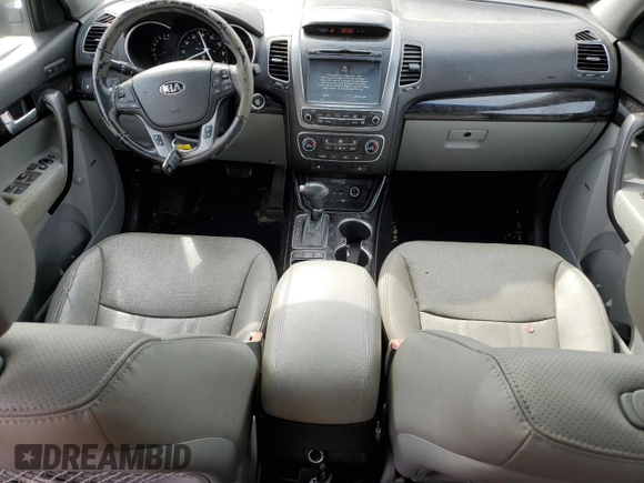 2014 Kia Sorento SX z VIN 5XYKWDA7XEG465848, wystawiony jako Copart lot #53256035 z przebiegiem 76 457 mil mil oraz Szkoda całkowita • Salvage title. Historia ofert i sprzedaży dostępna na DreamBid. Obrazek 8.