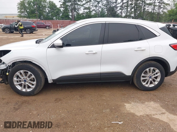 2021 Ford Escape SE with VIN 1FMCU0G67MUA28772, listed as a IAAI auction lot 42114499 with 21,818 mi miles and . Bid and sale history available at DreamBid. Image 15.