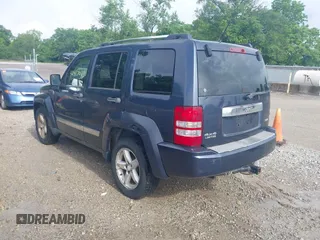 2008 Jeep Liberty Limited z VIN 1J8GN58K68W113973, wystawiony jako IAAI lot #42417083 z przebiegiem 493 836 mil mil oraz . Historia ofert i sprzedaży dostępna na DreamBid. Obrazek 3.