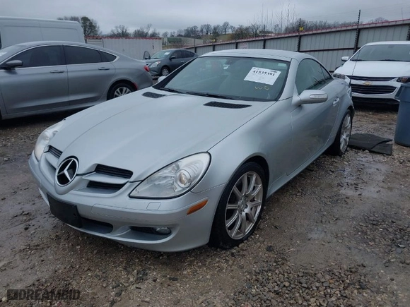 2005 Mercedes-Benz SLK-Class with VIN WDBWK56FX5F075529, listed as a IAAI auction lot 41535391 with 104,792 mi miles. Bid and sale history available at carsss.com. Image 2.