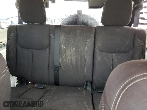 2014 Jeep Wrangler Unlimited Sahara z VIN 1C4BJWEG9EL102336, wystawiony jako Copart lot #55391335 z przebiegiem Nie podano mil oraz Szkoda całkowita • Salvage title. Historia ofert i sprzedaży dostępna na DreamBid. Obrazek 10.