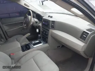 2006 Jeep Grand Cherokee Laredo with VIN 1J4GS48K16C270832, listed as a IAAI auction lot 42011375 with 246,466 mi miles. Bid and sale history available at carsss.com. Image 5.