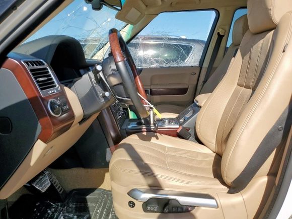 2010 Land Rover Range Rover SC Autobiography with VIN SALMP1E49AA327936, listed as a Copart auction lot 57446715 with 86,651 mi miles and Salvage title. Bid and sale history available at DreamBid. Image 7.