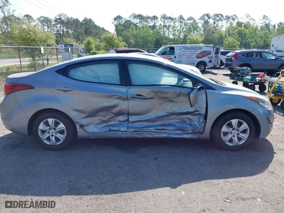 2016 Hyundai Elantra SE with VIN KMHDH4AE6GU482208, listed as a IAAI auction lot 41941480 with 47,255 mi miles. Bid and sale history available at carsss.com. Image 13.