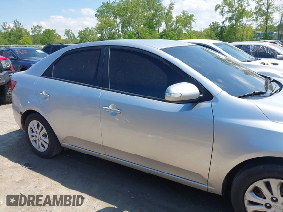 2010 Kia Forte EX z VIN KNAFU4A2XA5838916, wystawiony jako IAAI lot #42380123 z przebiegiem 153 033 mil mil oraz . Historia ofert i sprzedaży dostępna na DreamBid. Obrazek 13.