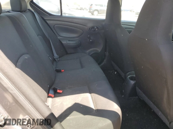 2017 Nissan Versa S Plus z VIN 3N1CN7AP7HL843570, wystawiony jako Copart lot #56417205 z przebiegiem Nie podano mil oraz Czysty tytuł • Clean title. Historia ofert i sprzedaży dostępna na DreamBid. Obrazek 10.