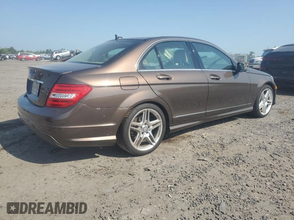 2014 Mercedes-Benz C 250 Sport z VIN WDDGF4HB7EA944038, wystawiony jako Copart lot #62121165 z przebiegiem 66 524 mil mil oraz Szkoda całkowita • Salvage title. Historia ofert i sprzedaży dostępna na DreamBid. Obrazek 3.