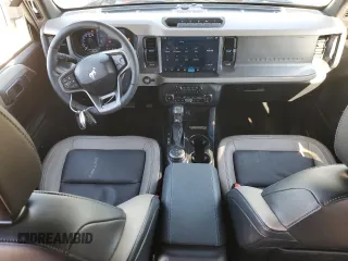 2024 Ford Bronco Wildtrak z VIN 1FMEE2BP6RLA70218, wystawiony jako Copart lot #41918605 z przebiegiem 3 782 mil mil oraz Szkoda całkowita • Salvage title. Historia ofert i sprzedaży dostępna na DreamBid. Obrazek 8.
