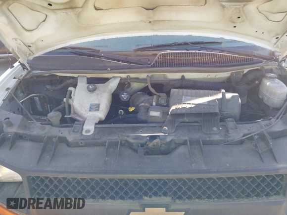 2017 Chevrolet Express Cargo z VIN 1GCWGAFF5H1326857, wystawiony jako IAAI lot #42770203 z przebiegiem Nie podano mil oraz . Historia ofert i sprzedaży dostępna na DreamBid. Obrazek 10.