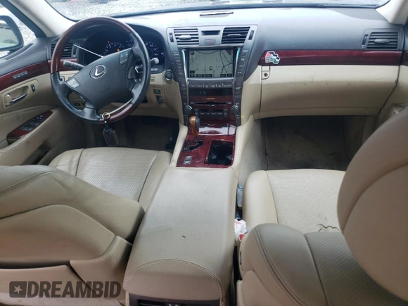 2008 Lexus LS 460 z VIN JTHBL46F885059667, wystawiony jako Copart lot #58533145 z przebiegiem 261 040 mil mil oraz Szkoda całkowita • Salvage title. Historia ofert i sprzedaży dostępna na DreamBid. Obrazek 8.