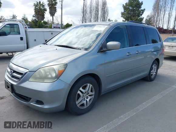 2007 Honda Odyssey EX-L with VIN 5FNRL38727B017587, listed as a IAAI auction lot 41900739 with 216,909 mi miles and . Bid and sale history available at carsss.com. Image 2.