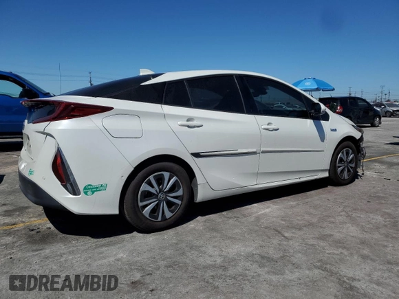 2017 Toyota Prius Plus with VIN JTDKARFP8H3039198, listed as a Copart auction lot 50724955 with 127,508 mi miles and Salvage title. Bid and sale history available at DreamBid. Image 3.