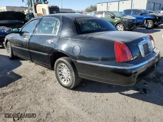 1999 Lincoln Town Car Signature with VIN 1LNHM82W4XY721047, listed as a Copart auction lot 43968685 with 88,653 mi miles and Salvage Title. Bid and sale history available at carsss.com. Image 2.