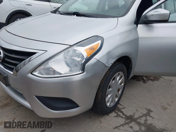 2016 Nissan Versa S z VIN 3N1CN7AP6GL868104, wystawiony jako IAAI lot #41820817 z przebiegiem 146 701 mil mil oraz . Historia ofert i sprzedaży dostępna na DreamBid. Obrazek 6.