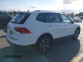 2024 Volkswagen Tiguan Wolfsburg Edition z VIN 3VV6B7AX8RM214044, wystawiony jako IAAI lot #41676715 z przebiegiem 2 167 mil mil oraz . Historia ofert i sprzedaży dostępna na DreamBid. Obrazek 4.