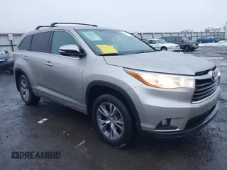 2014 Toyota Highlander LE z VIN 5TDBKRFH9ES021809, wystawiony jako IAAI lot #41015102 z przebiegiem 193 882 mil mil oraz . Historia ofert i sprzedaży dostępna na DreamBid. Obrazek 1.