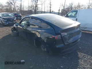 2025 Tesla Model Y Long Range with VIN 7SAYGDED7SF229722, listed as a IAAI auction lot 41330526 with 2,901 mi miles and . Bid and sale history available at DreamBid. Image 6.