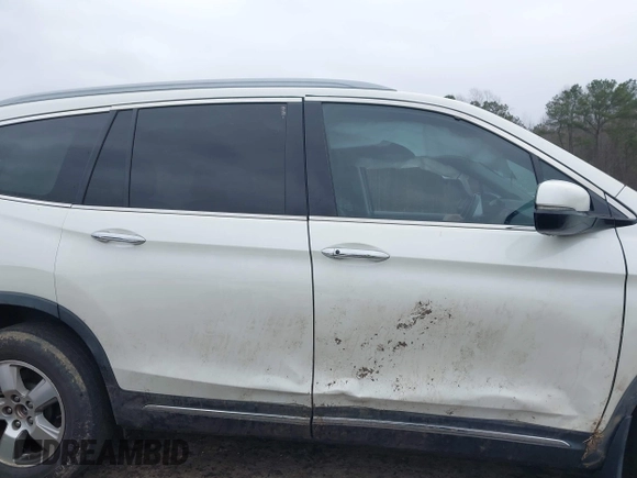 2019 Honda Pilot Touring 7-Passenger with VIN 5FNYF6H65KB035053, listed as a IAAI auction lot 41708503 with 105,710 mi miles. Bid and sale history available at carsss.com. Image 13.