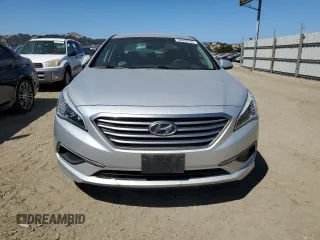 2017 Hyundai Sonata 2.4L z VIN 5NPE24AF6HH539683, wystawiony jako Copart lot #58068535 z przebiegiem 46 585 mil mil oraz Czysty tytuł • Clean title. Historia ofert i sprzedaży dostępna na DreamBid. Obrazek 5.